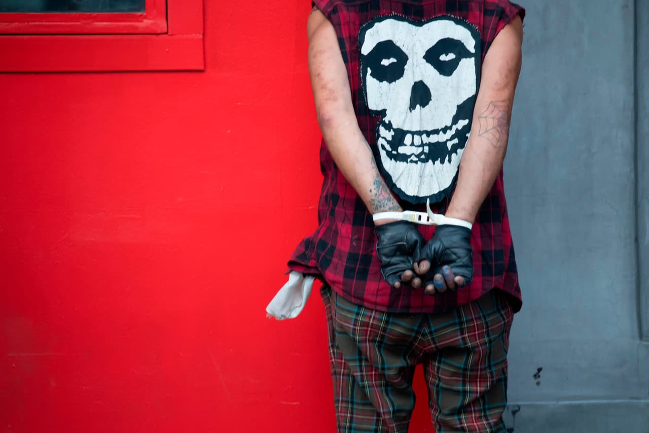 Otra persona arrestada en California en medio del toque de queda. El presidente Donald Trump ha pedido a los gobernadores que "tienen que arrestar a la gente, tienen que juzgar a la gente, tienen que meterles en la cárcel durante diez años y nunca verán este tipo de cosas de nuevo".
<br>