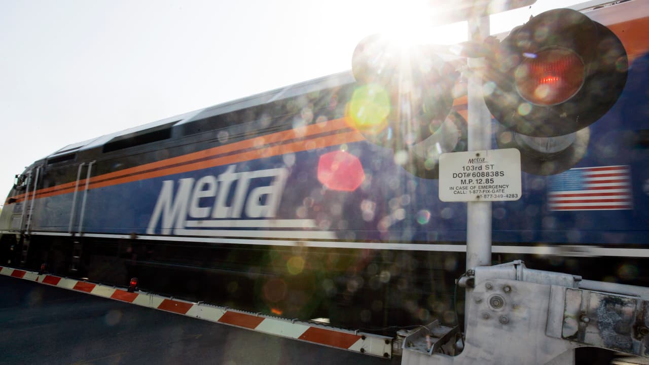 Metra presenta atrasos importantes después de que un cuerpo fue hallado cerca de vías