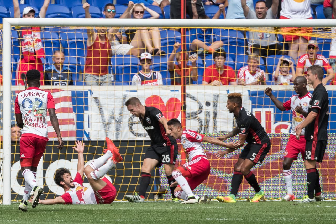 D.C. United rescata un punto en la última jugada del clásico frente a los Red Bulls