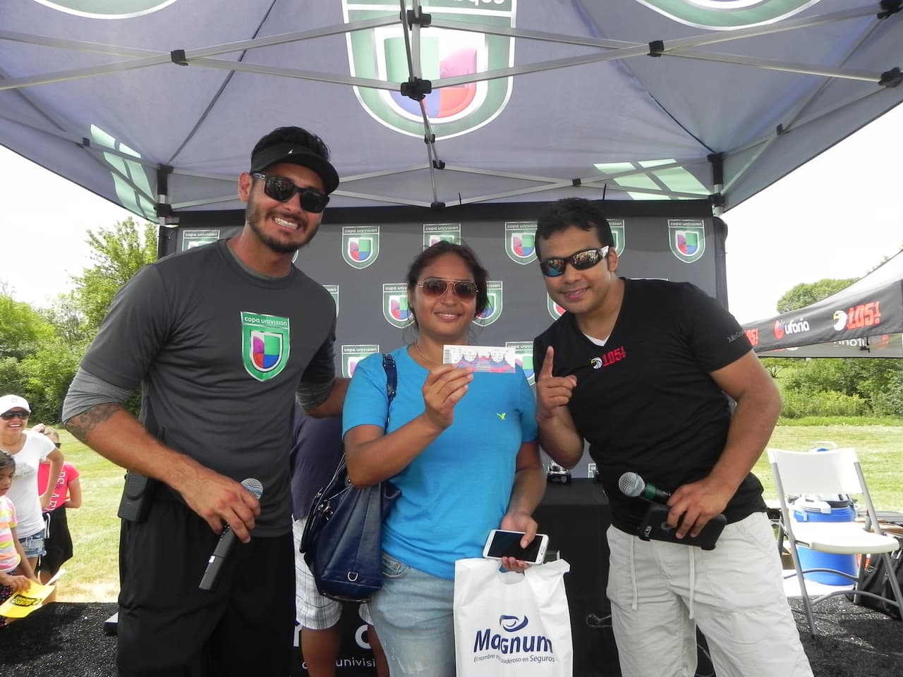 Héctor Lozano y Julio El Lobo de La Que Buena 105.1 dijeron presente en el torneo Copa Univision 2015. Mira que bien la pasaron.