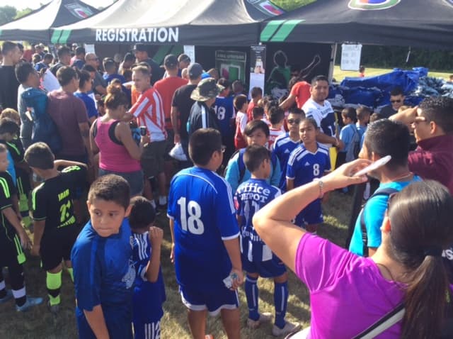 Héctor Lozano y Julio El Lobo de La Que Buena 105.1 dijeron presente en el torneo Copa Univision 2015. Mira que bien la pasaron.