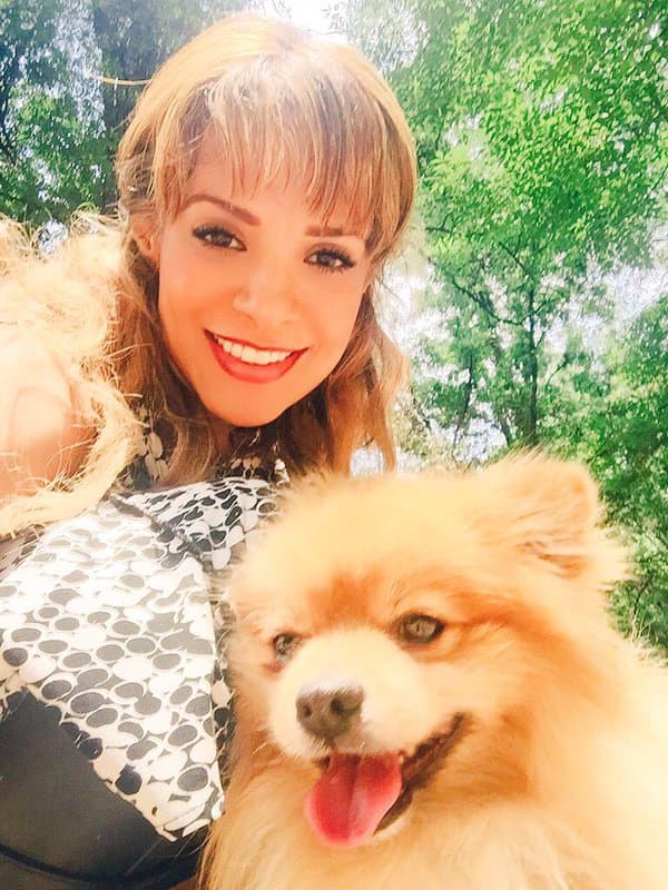 Este pequeño perrito Pomerania es de nuestra querida ‘Rosa Aurora', o mejor dicho, Alma Cero.