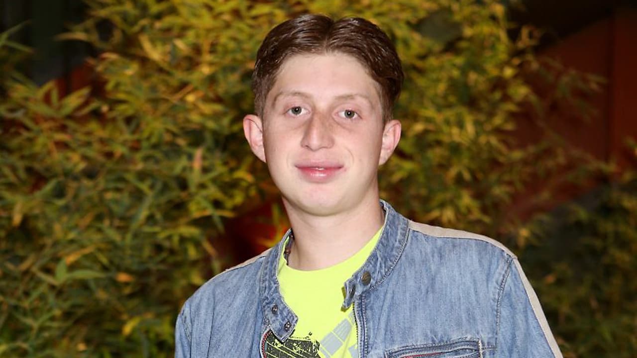 <b>Octavio Ocaña</b>
<br>El 30 de octubre de 2021 la muerte del actor, conocido por su papel de ‘Benito’ en la serie Vecinos, 
<a href="https://www.univision.com/famosos/octavio-ocana-muere-elenco-vecinos-famosos-lamentan-muerte-benito-fotos">conmocionó al mundo del espectáculo</a>. Sus familiares hablaron al respecto, 
<b>mira el video para conocer más.</b>