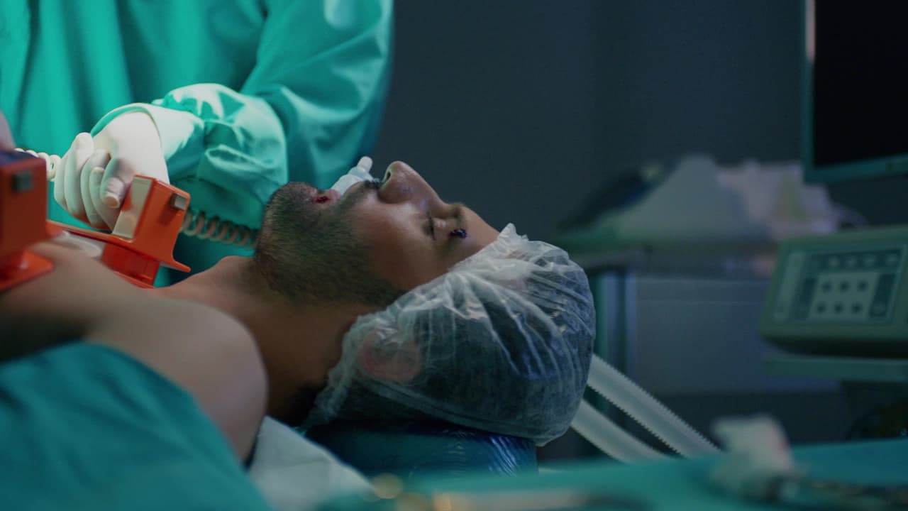 Ante el paro cardíaco que había sufrido, los doctores lograron estabilizarlo y evitar que falleciera en la sala de operaciones.