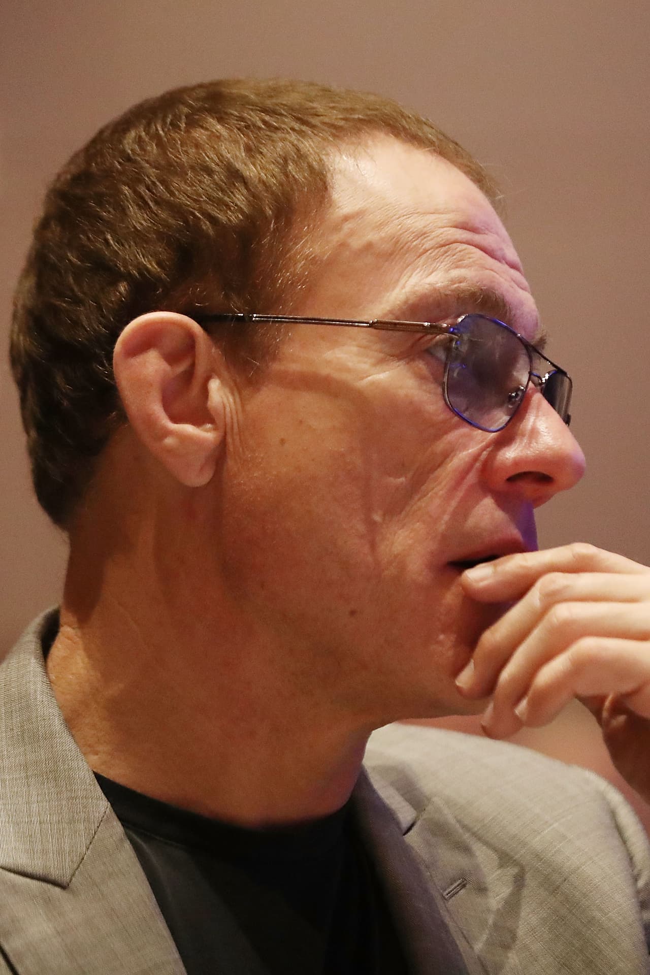 Uno de los escritores del capítulo, Mike Sikowitz, recordó: "Cuando Jean-Claude apareció, pidió Cocoa Puffs, a través de su mánager o de la persona que lo acompañó al set. Creo que un asistente de producción salió corriendo a conseguirlo.