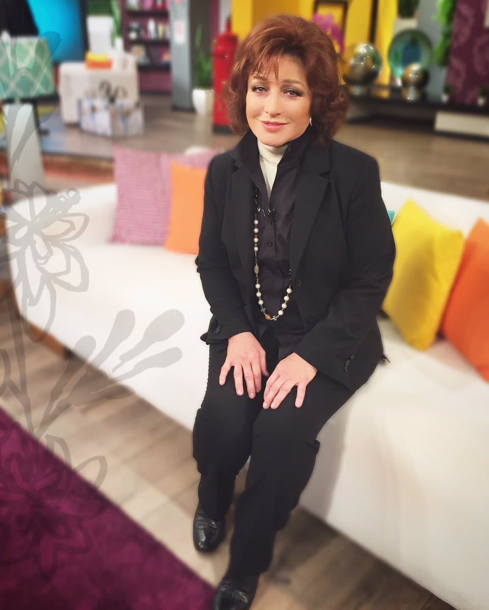 La elegancia de la actriz Angelia María es inigualable; fue un gran honor tenerla como nuestra invitada.