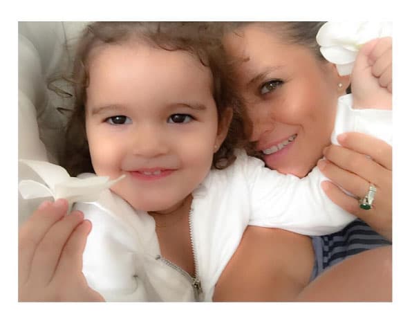 La guapa actriz no deja de demostrarnos que su faceta de madre es la que más le gusta.