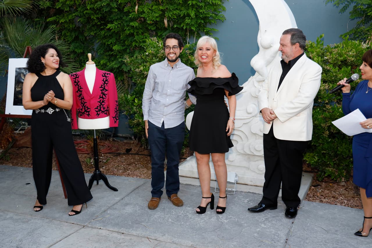 Al evento también asistieron el hijo de la productora, Carlos López Estrada, y la jefa de Protocolo de Nevada, Gayle Anderson.