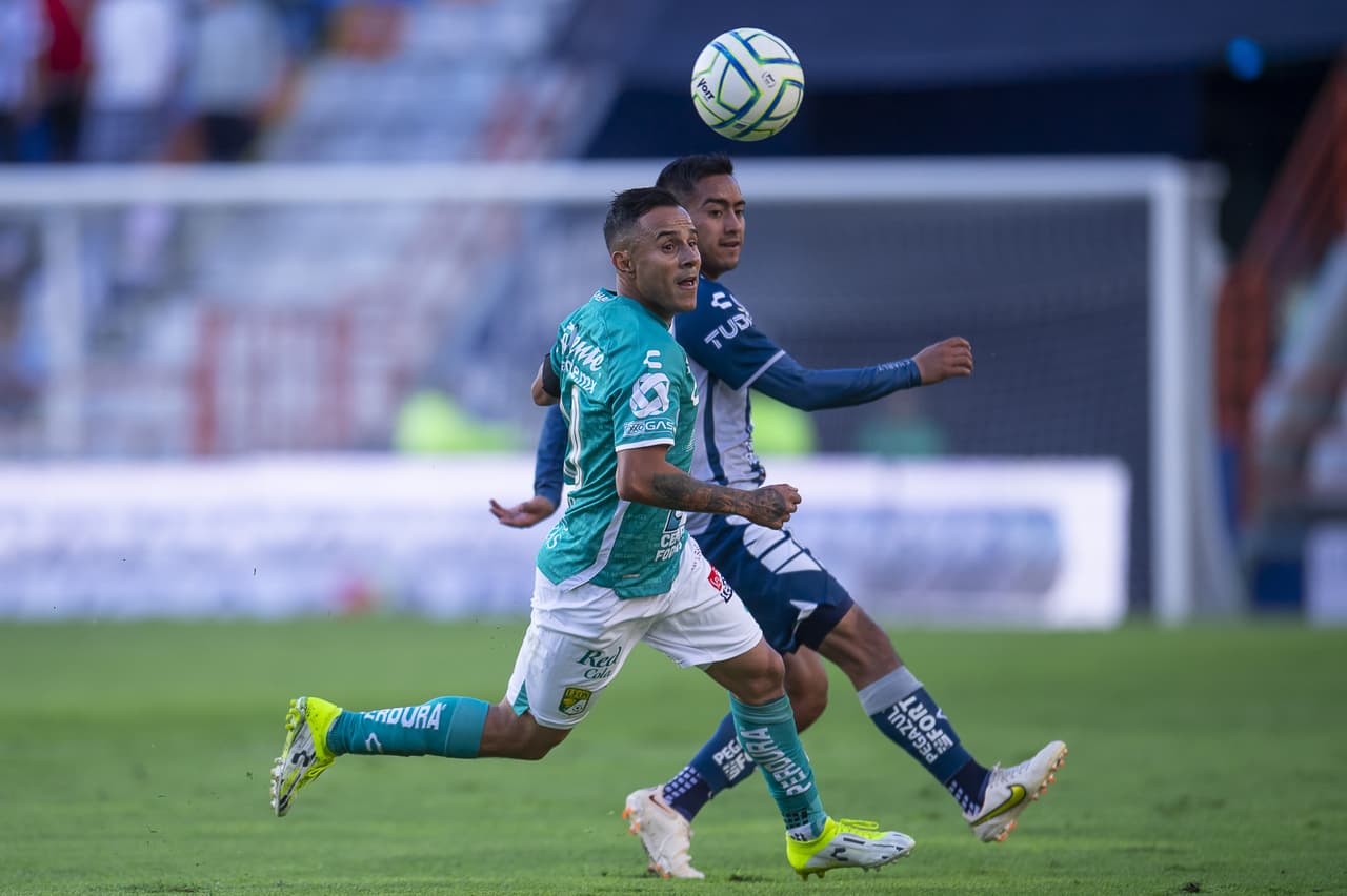 Con gol de último minuto el Pachuca derrotó al León en un encuentro que representó el debut de la 'Chofis' López con los Tuzos.