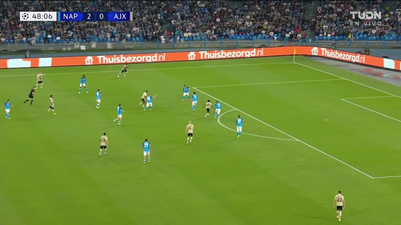¡GOL!  anota para Ajax. Davy Klaassen