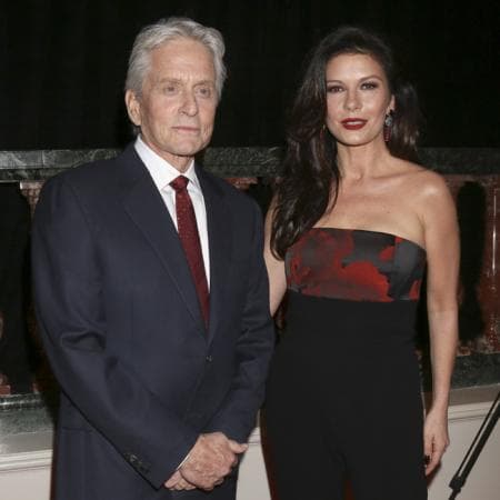 La pareja se separó brevemente en 2013 pero
<b><a href="https://www.univision.com/entretenimiento/michael-douglas-y-catherine-zeta-jones-renuevan-sus-votos-matrimoniales-video/embed" target="_blank"> lograron reconciliarse. </a></b>
<br>