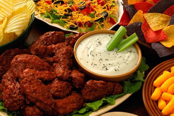 Asimismo, privarse de sueño provoca que se ingiera mayor cantidad de alimentos, ya que disminuye la leptina y dispara la grelina, hormonas responsable de la sensación de haber comido suficiente o no, respectivamente.