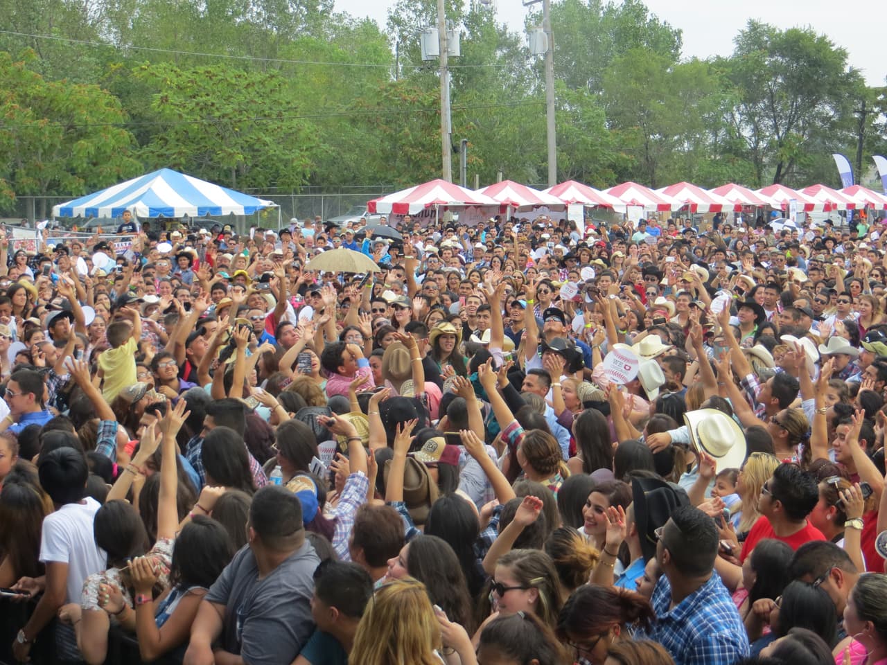 La Séptima Banda conquistó el escenario de Fiestas Patrias 2015 y puso a bailar a la ciudad de los vientos con lo mejor de su repertorio.