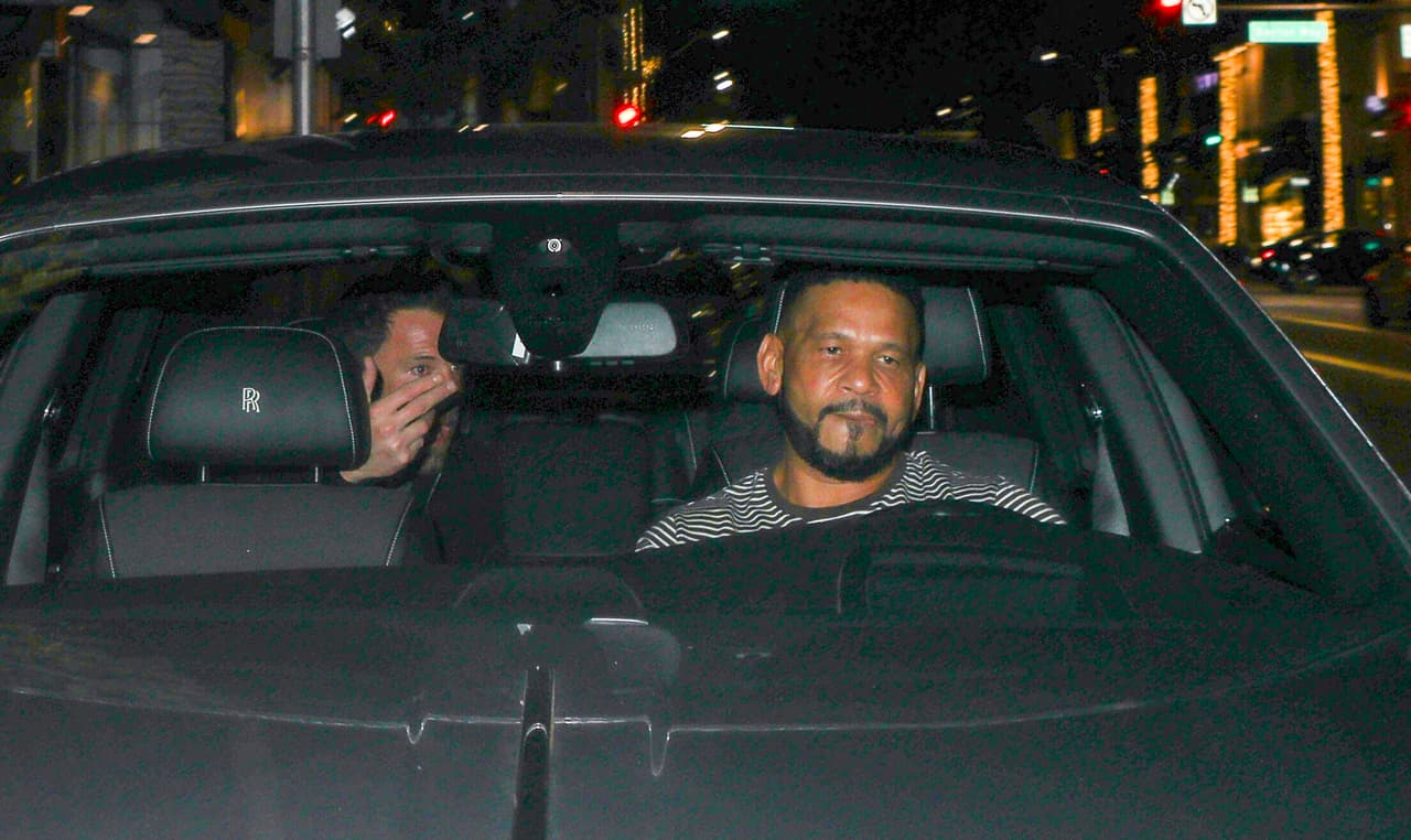 Una fuente de la revista InTouch dijo que Ben Affleck está 
<b><a href="https://www.intouchweekly.com/posts/jennifer-lopez-and-ben-affleck-on-dinner-date-in-beverly-hills/" target="_blank">tomando "en serio"</a></b> la relación que ha restablecido con Jennifer López. Algunos reportes aseguran que
<b> <a href="https://www.univision.com/shows/el-gordo-y-la-flaca/ben-affleck-propuesta-matrimonio-jlo-segunda-ocasion" target="_blank">pronto le pedirá matrimonio. </a></b>
<br>