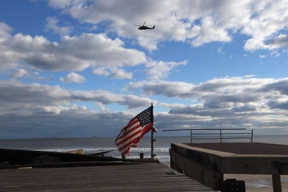 La necesidad de alojar a decenas de miles de damnificados en Nueva York por el huracán "Sandy" que no tienen calefacción y sufren una ola de frío supone un enorme reto que complica aún más la ya difícil tarea de las autoridades, informó Efe.