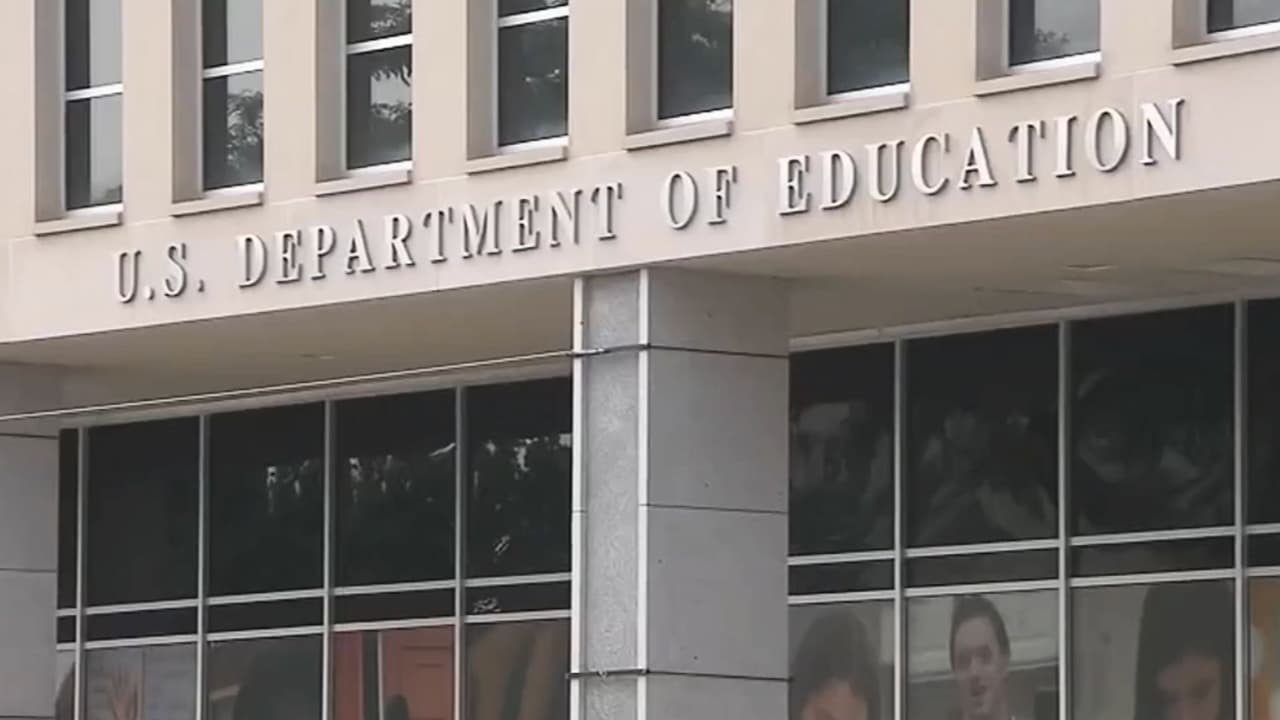 El Departamento de Educación despedirá a cerca de la mitad de sus empleados: serán más de 1,000 personas