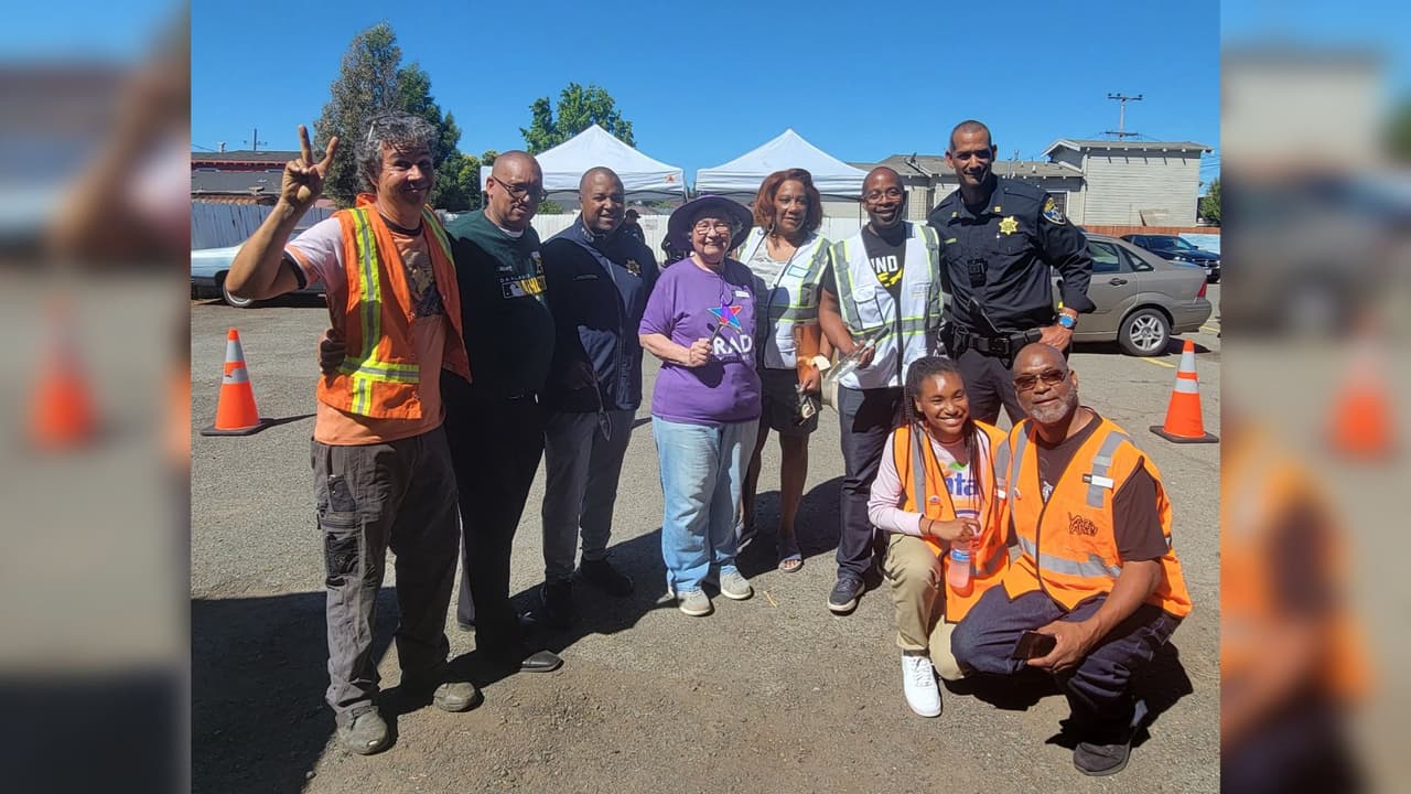 El programa está inspirado en una cita bíblica tomada del libro de Isaías, (capítulo 2, versículo 4), que habla de transformar las espadas en arados y las lanzas en podaderas.
<br>