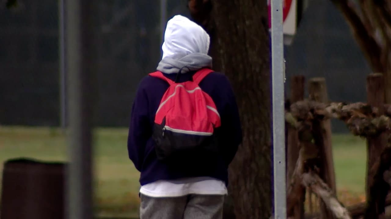 El Centro Comunitario Fonde estará abierto hasta las 9:00 am del sábado 24 de diciembre y esta es la dirección:
<br>110 Sabine St, Houston, TX 77007