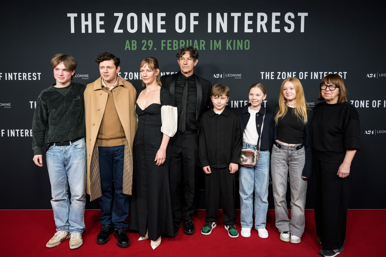 En una primicia para los Oscar, dos películas en lengua no inglesa están compitiendo por la categoría de Mejor Película: "La zona de interés", un drama en alemán sobre Auschwitz, y "Anatomía de una caída", un drama judicial francés.