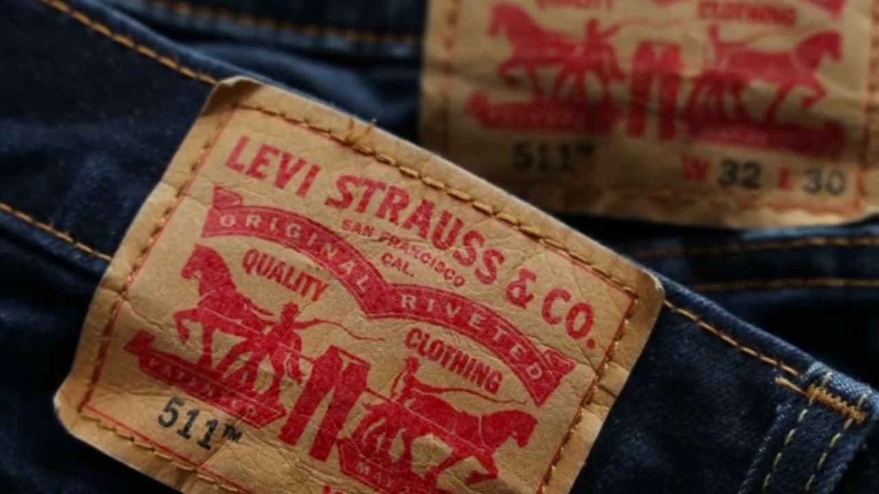 Noticias de negocios en 1 minuto de N+ Univision: Levi Strauss da el salto al ajuste de precios este 2026