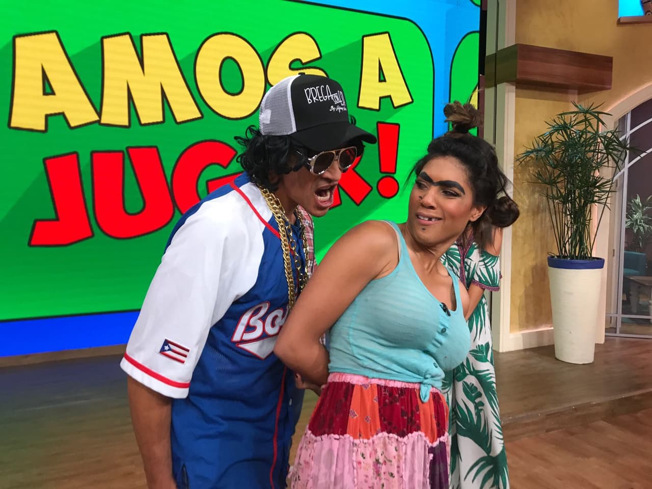 Mela también andaba por ahí y Johnny C aprovechó para lanzarle uno que otro piropo.