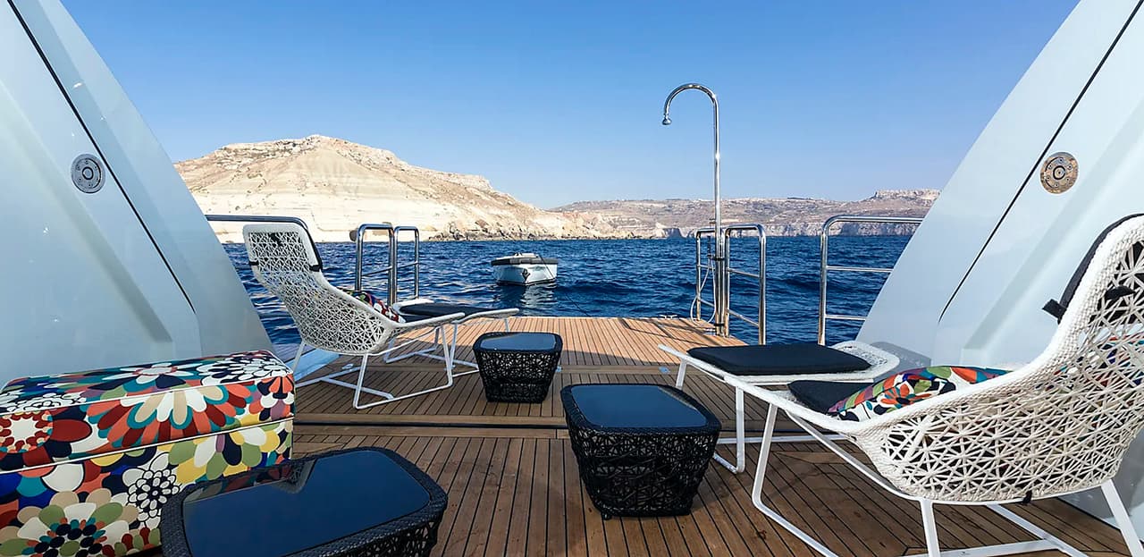 Alcanza una velocidad de crucero de 15.5 nudos.
<br>