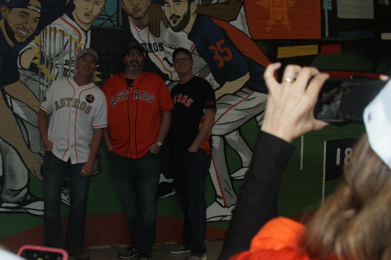 Así se vive el ambiente en Houston para recibir el Juego 6 de la Serie Mundial entre Astros y Nationals.