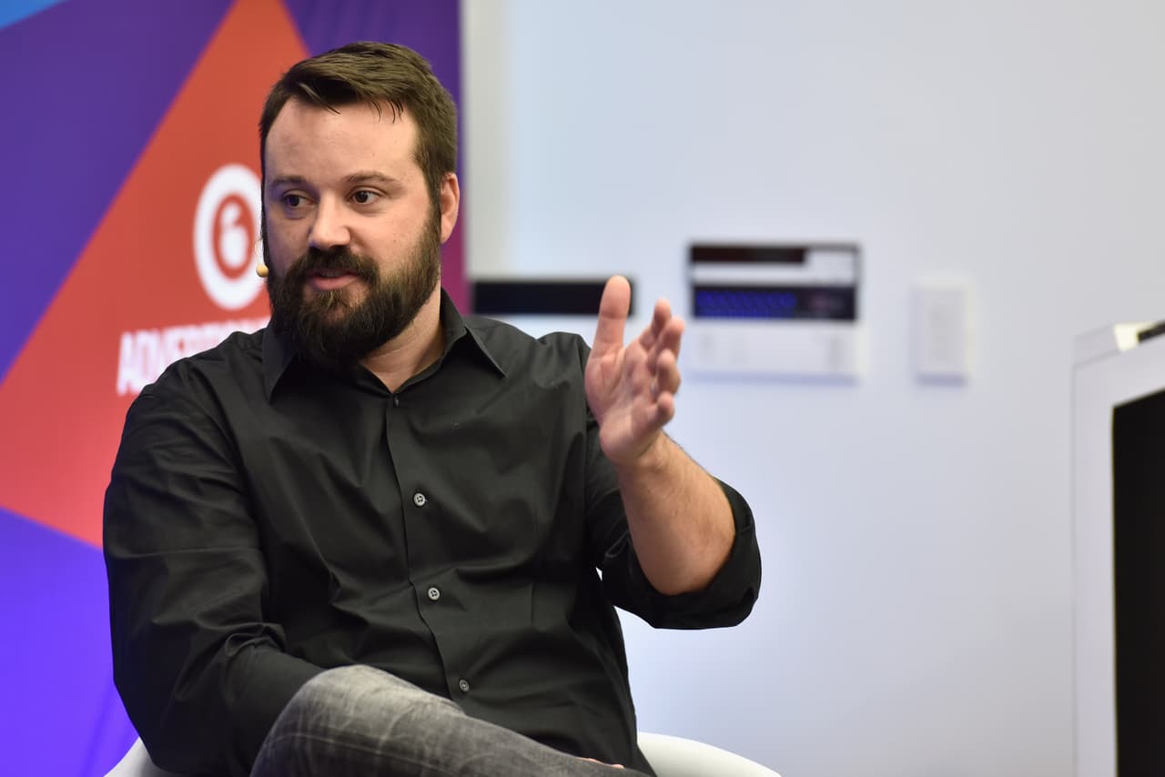 El escándalo en el que se ha visto envuelta la empresa de medios digital
<b> Vice </b>le ha pasado factura a la compañía que aparece en esta lista en el 
<b>número 8. </b>Las denuncias de acoso sexual en la compañía, que se conocieron en un reportaje de The New York Times, han acabado recientemente con la suspensión de su presidente, Andrew Creighton, y de su jefe digital Mike Germano (en la imagen).