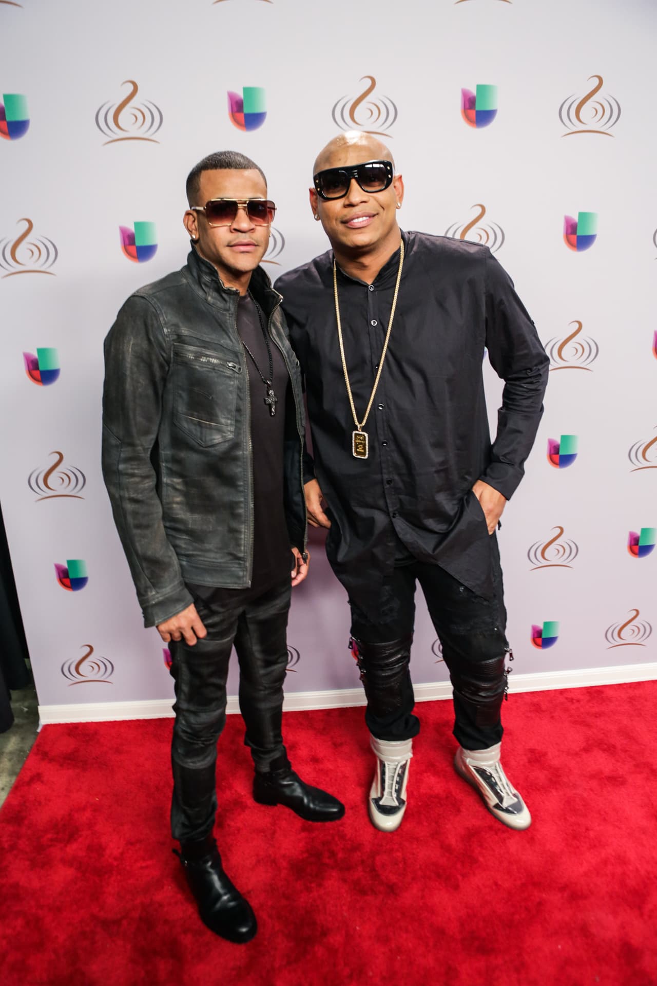 Así posaron en el detrás de cámaras para nuestras cámaras. ¡Míralos!