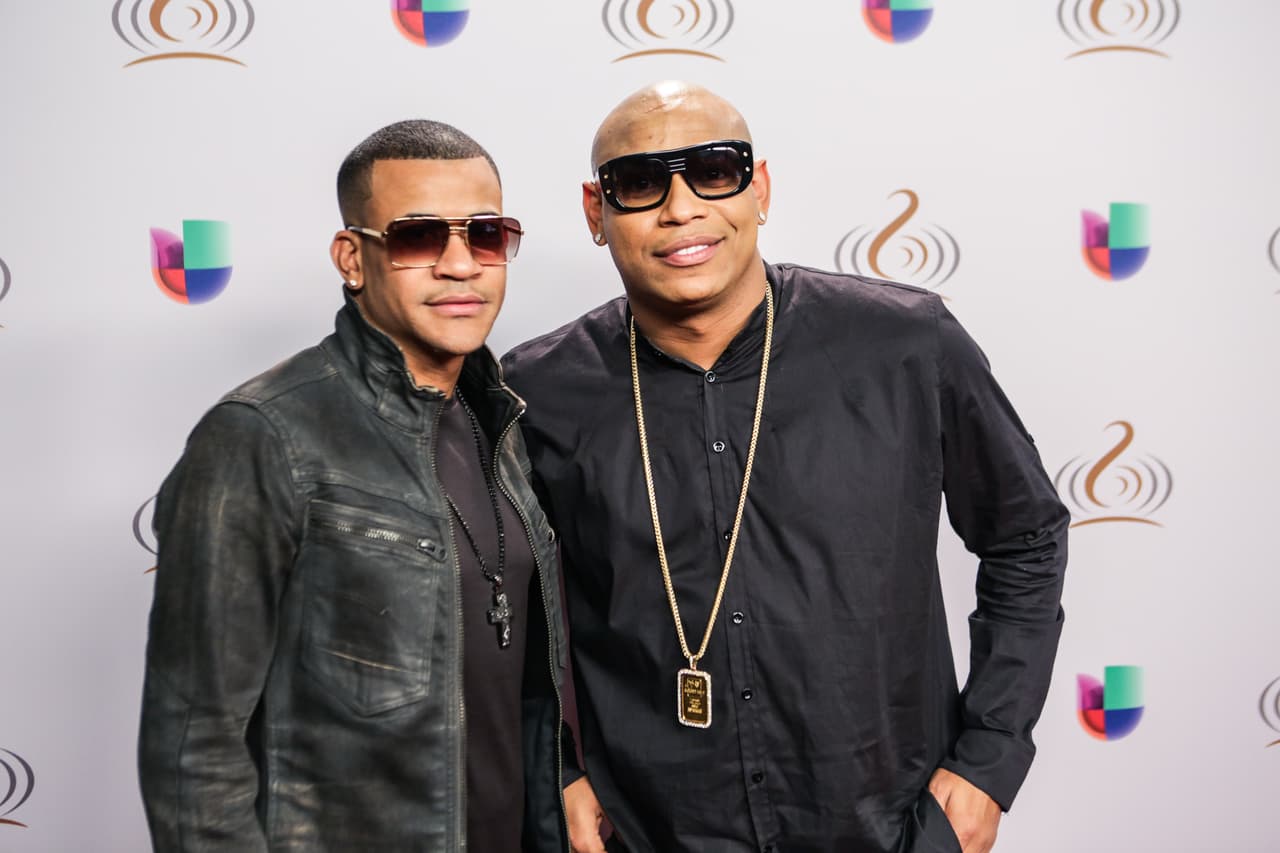 Así posaron en el detrás de cámaras para nuestras cámaras. ¡Míralos!