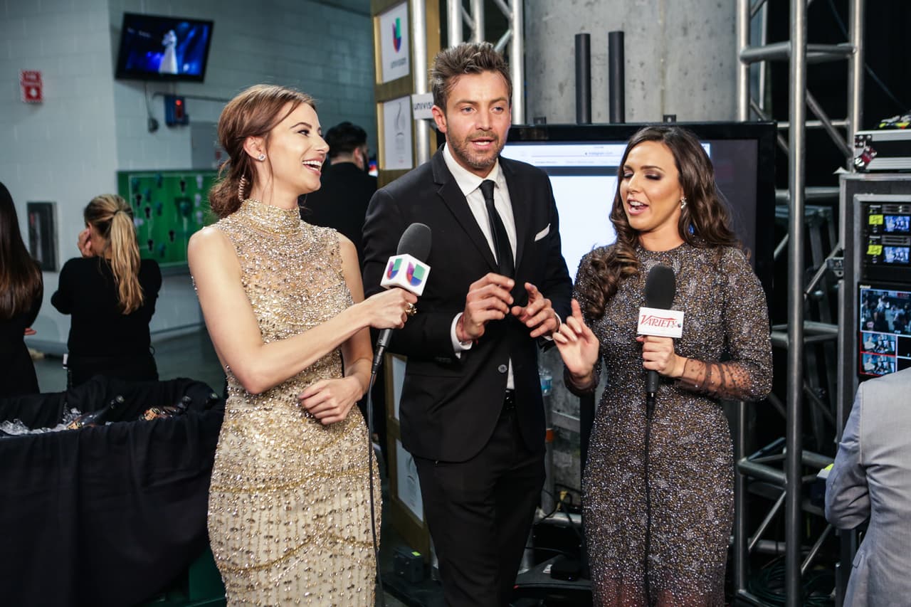 Una cosa fue lo que viste en televisión y otra lo que te perdiste. Pero, relax! Nuestro lente te trae el detrás de cámaras de la esta entrega de Premio Lo Nuestro.