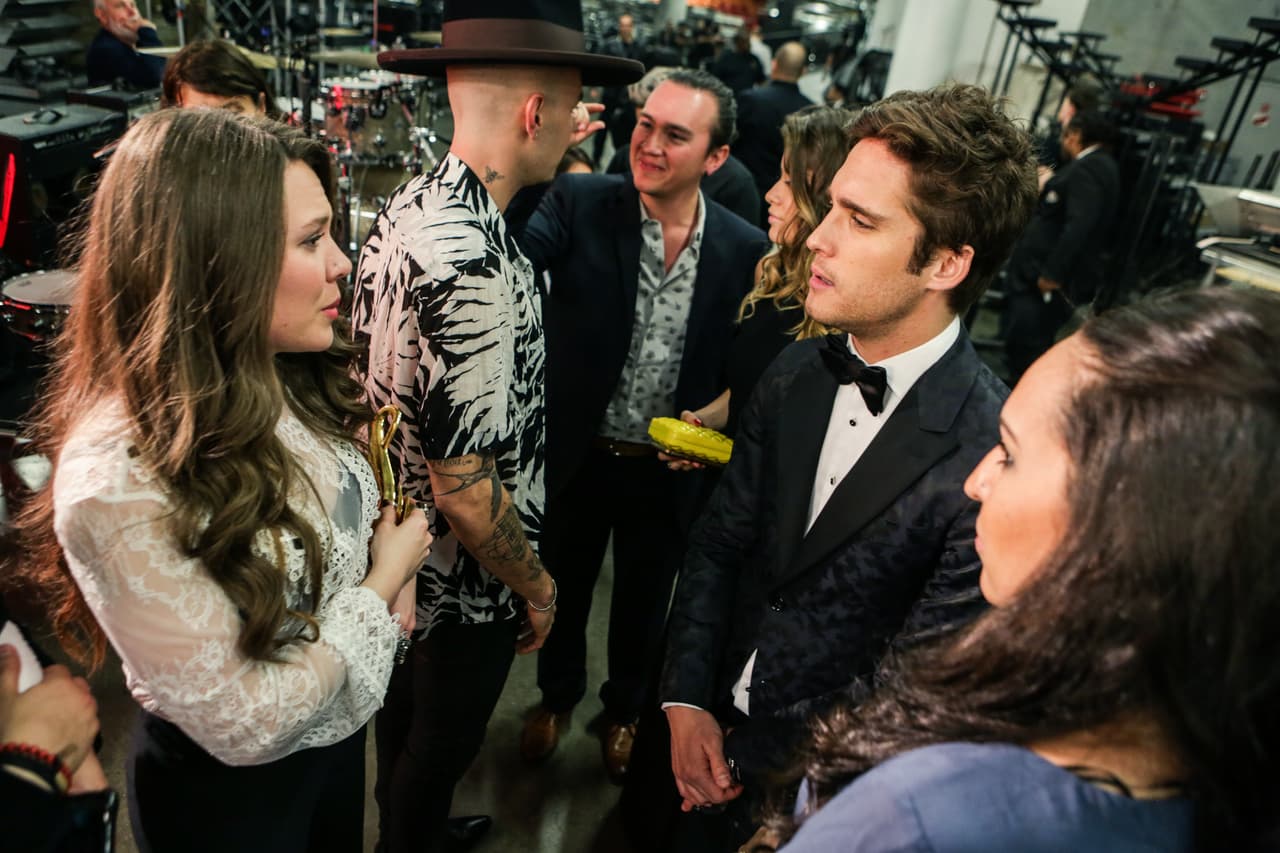 Una cosa fue lo que viste en televisión y otra lo que te perdiste. Pero, relax! Nuestro lente te trae el detrás de cámaras de la esta entrega de Premio Lo Nuestro.