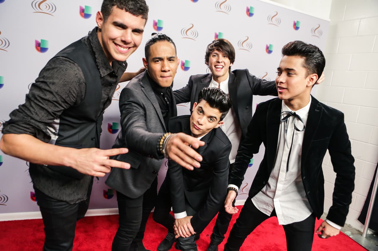 Así posaron en el detrás de cámaras para nuestras cámaras. ¡Míralos!