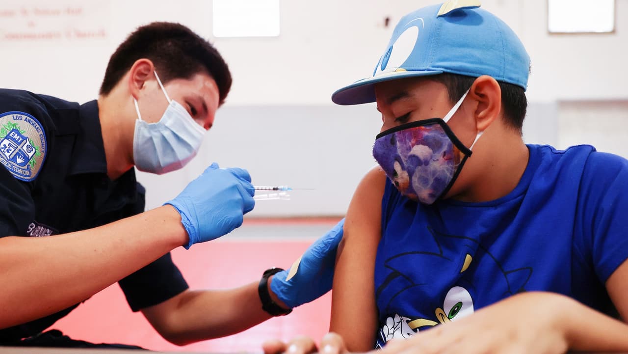 Oakland, el primer distrito escolar en el norte de California en exigir vacunación a estudiantes