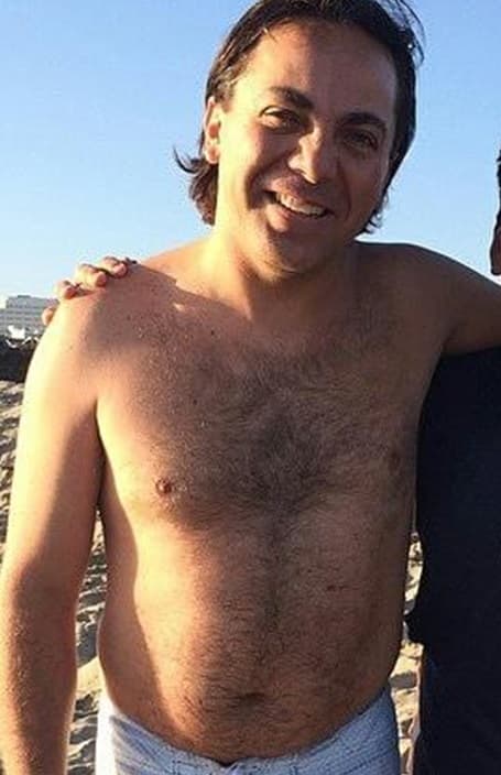 Eso sí, no se le quita lo pícaro. Por todos lados exhibe sus puntadas.