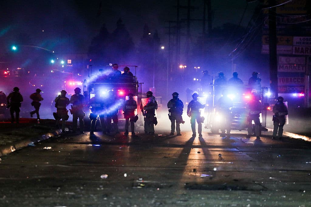 El presidente Donald Trump ordenó el despliegue de la Guardia Nacional, para hacer frente "a la anarquía que se ha permitido que prospere" en Los Ángeles, California, informó la Casa Blanca.