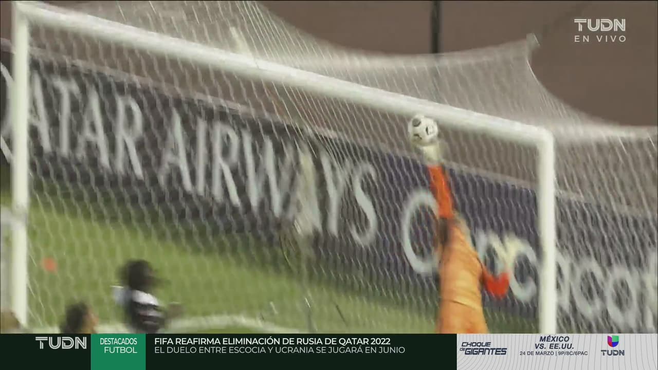 ¡Atajadón! Celeste Espino hace un gran rechace ante Canadá