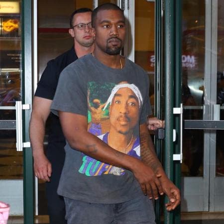 Como parte de su análisis, West expresó que la gente quería imponerle una 
<b>visión liberal</b> de la vida por ser un exitoso hombre negro y que se 
<b><a href="https://www.nytimes.com/2018/06/25/arts/music/kanye-west-ye-interview.html">sentía castrado</a></b> cuando le decían: "Te tiene que gustar Hillary (Clinton). Esa debe ser tu elección".