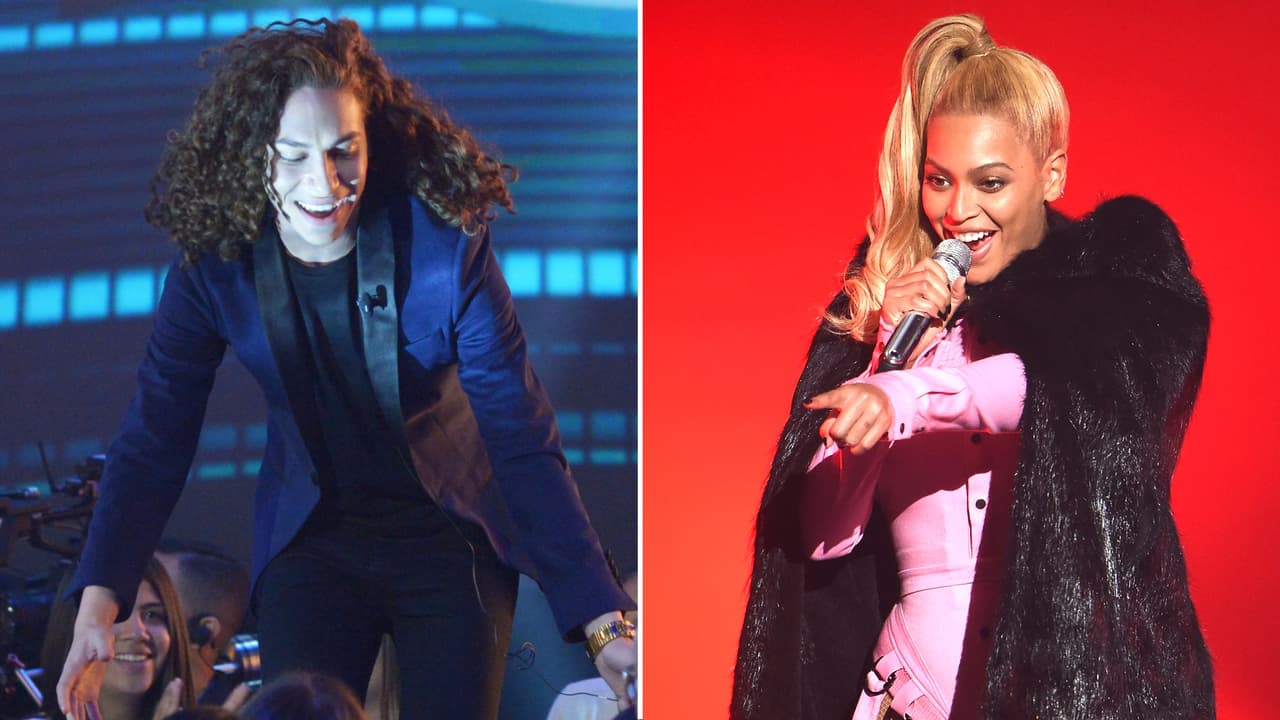 Gabriel también quiere cantar con ella.