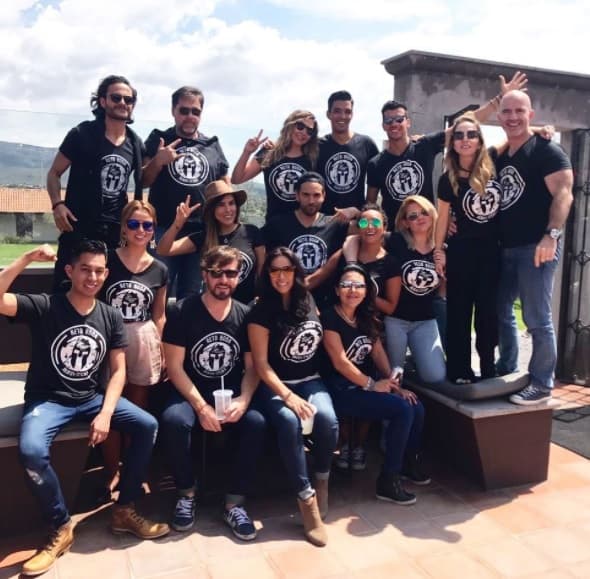 La fiesta inició a las 2 de la tarde del sábado 1 de julio y finalizó a las 5 de la mañana del día siguiente. A los "sobrevivientes", como ellos les llamaron, les obsequiaron unas playeras de recuerdo.