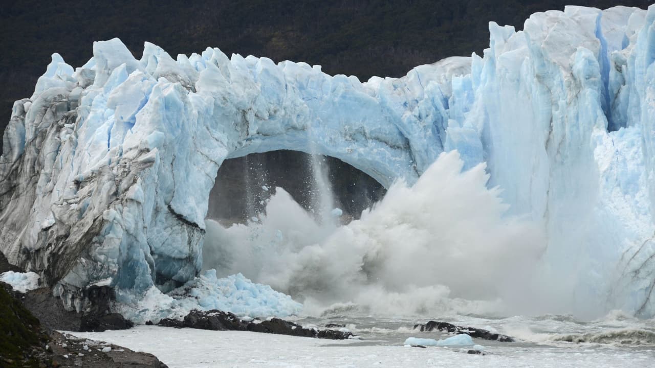 Se rompió el puente de hielo del glaciar Perito Moreno en Argentina