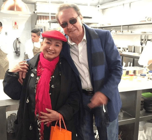 Carlos Villagrán, recordado como 'Kiko', también utilizó su cuenta de Instagram para enviar sus condolencias a la actriz, junto a esta fotografía escribió: "María Antonieta: quiero darte mi más sentido pésame por la muerte de tu amado esposo Gabriel. Entiendo perfectamente lo que sientes y te acompaño en este dolor. Espero que pronto encuentres consuelo y paz".