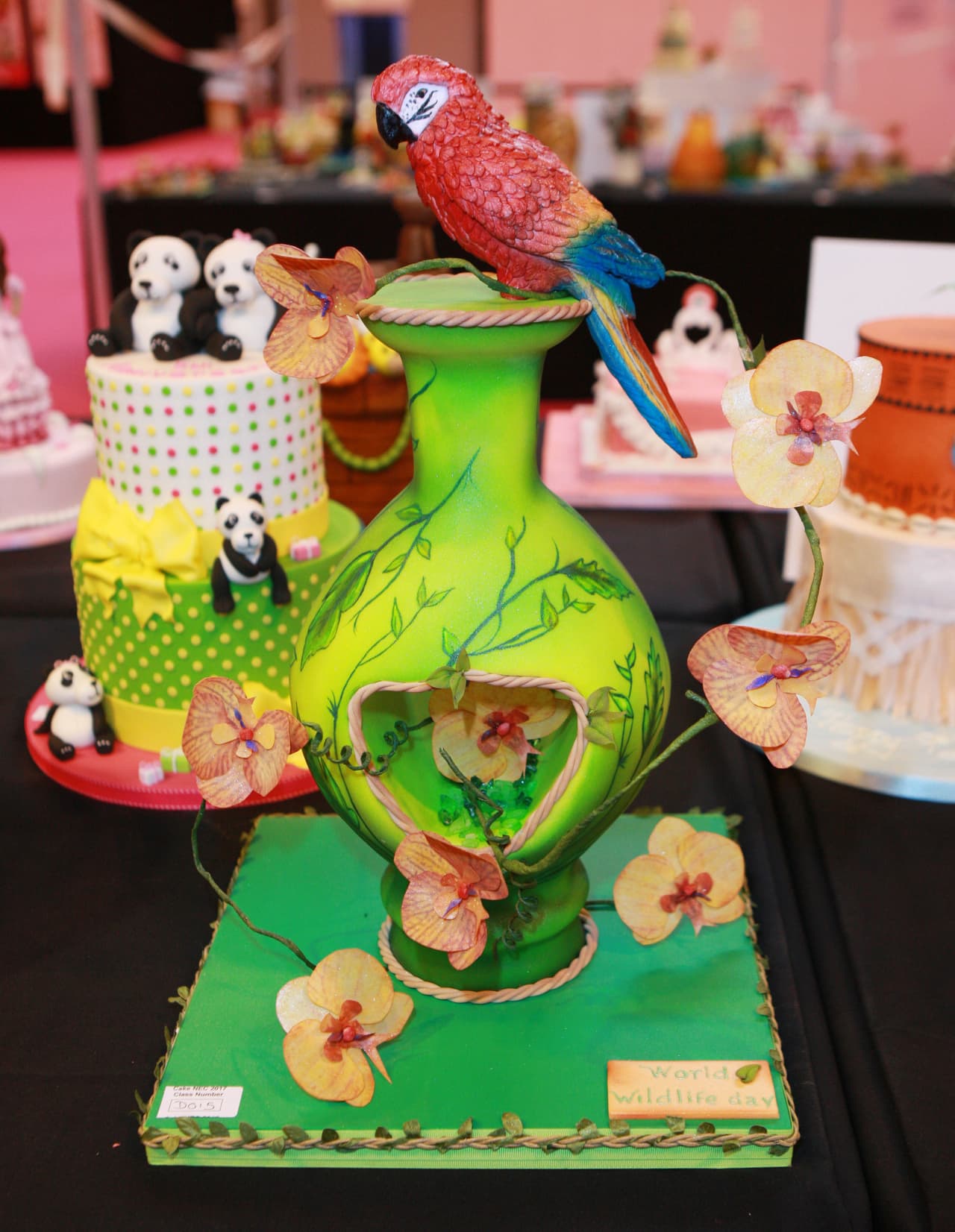 La competencia de pasteles mundial, Cake International, exhibió pasteles que llevan la decoración culinaria a lugares inesperados, con repostería en forma de personajes de películas, pájaros, perros y hasta un bebé. El show se llevará a cabo del 17 al 19 de marzo en Birmingham, Inglaterra.