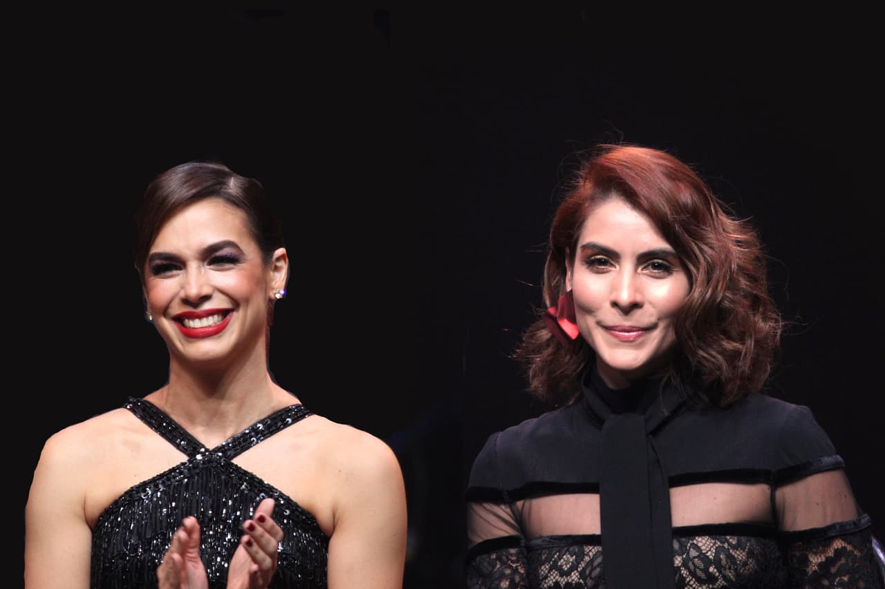 María León interpreta a Roxie Hart, mientras que Bibi Gaytán es Velma Kelly en la puesta en escena 'Chicago'. El ensamble que ambas actrices realizan en el musical se ha llevado los aplausos del público y la prensa. Ahora, las protagonistas estarán en la pantalla chica guiando a los niños que participarán en la nueva temporada de Pequeños Gigantes.