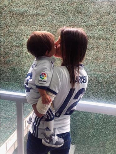 Se trata de su hijo, pues convertirse en madre fue una de las mejores cosas que le ha pasado en su vida, así lo ha dicho en Instagram con las fotos y mensajes que le dedica a su hijo.