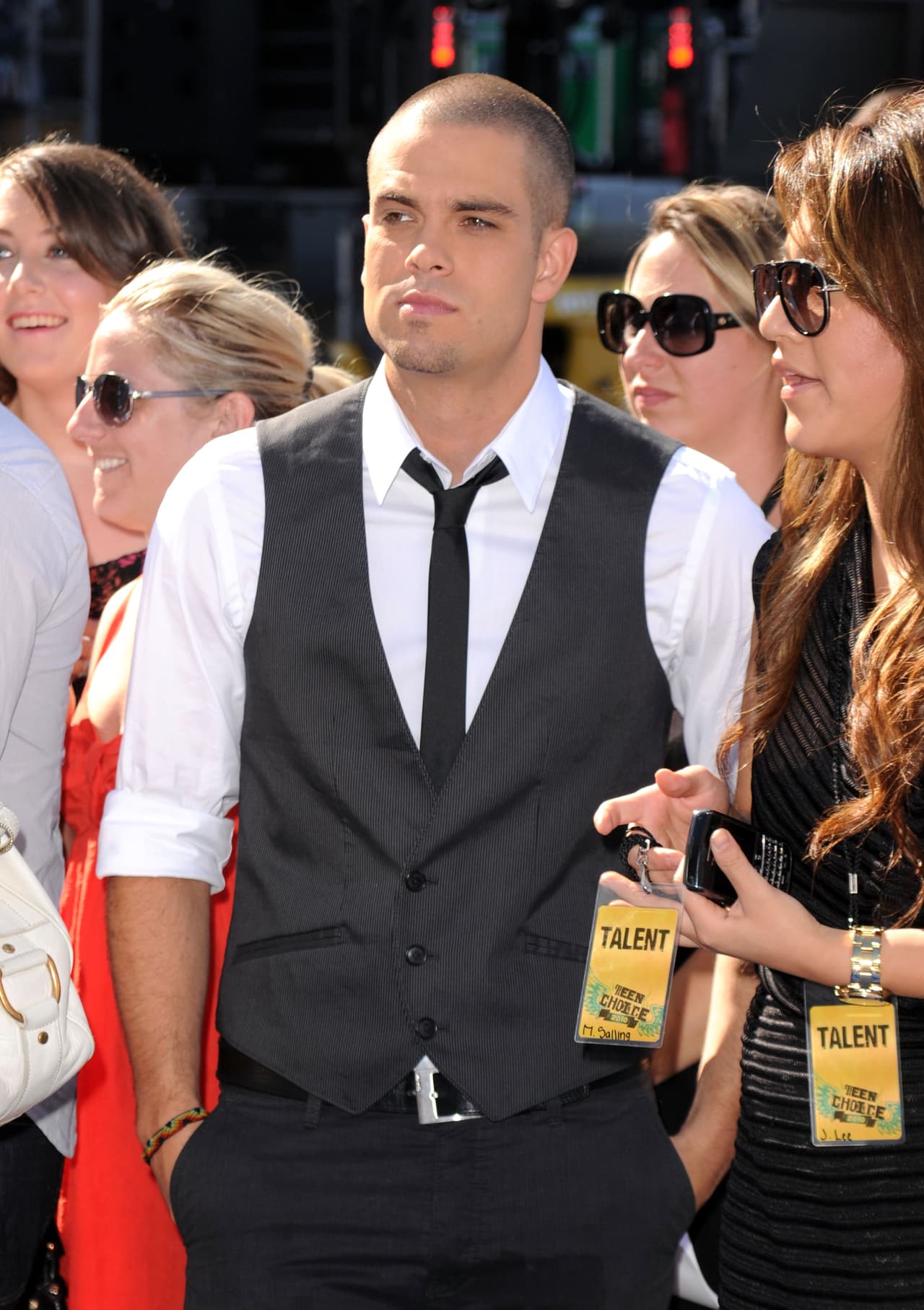 Otro episodio turbulento en la vida de Naya Rivera fue el romance que tuvo con su compañero en 'Glee', 
<b><a href="https://www.univision.com/famosos/mark-salling-reaparece-tras-ser-arrestado-por-pornografia-infantil-fotos#3e5cf4960000" target="_blank">Mark Salling</a></b>, quien interpretaba a Noah. 
<br>