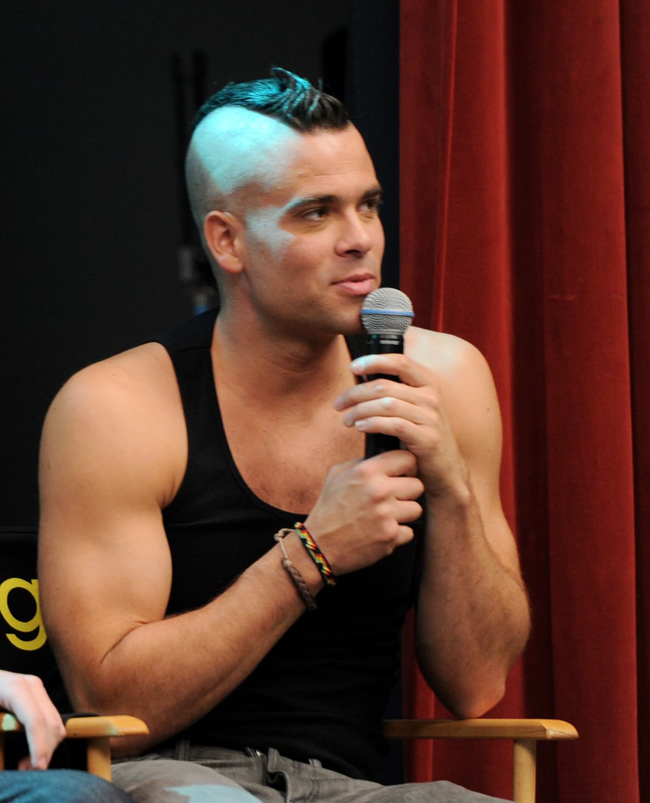 El mismo medio indicó que fueron encontradas más de 100 imágenes de menores en situaciones sexuales, en las que participan niñas menores a los 10 años.