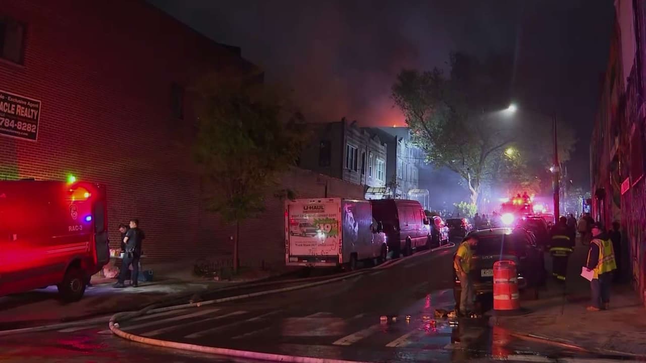 Incendio devasta histórica iglesia en Queens, deja cinco bomberos heridos