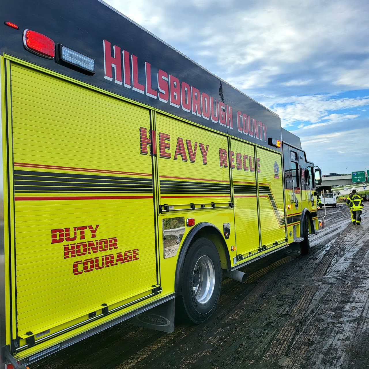 Un accidente múltiple en la intersección de la I-75 y Carretera Estatal 60, en Brandon, en el condado Hillsborough, dejó ocho personas heridas. La causa fue un camión que arrojó tierra mojada a la calle.