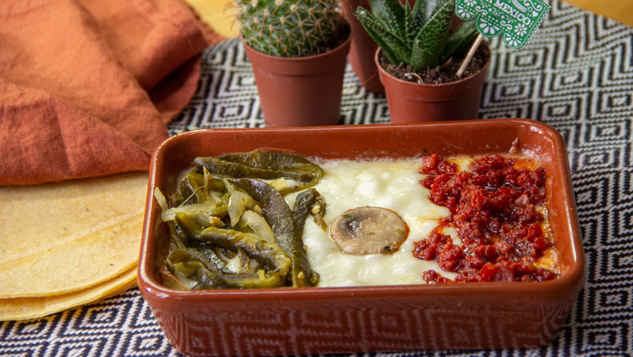 Queso fundido tricolor: la botana perfecta para dar el grito